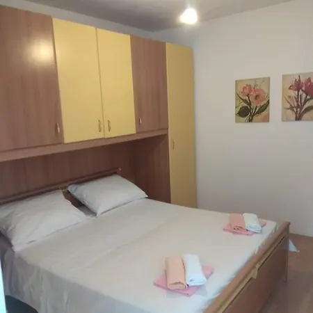 J&m Rogoznica (Sibenik-Knin)